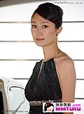 含蓄内敛的漂亮车模