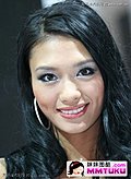 卷发美女超浓女人味