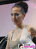 奔驰美女尽显高贵