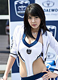 车展上的洋气美女