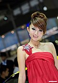 法拉利气质红衣美女模特