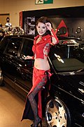 高挑另类装美女车模写真