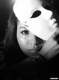 靓丽车模上演车内枪战秀
