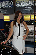 2009东京改装车展上的美女车模