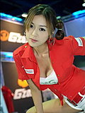 青春性感的美女车模