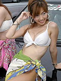 青春性感的美女车模