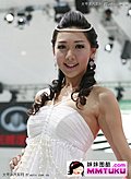 甜美公主笑容灿烂