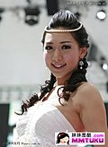 甜美公主笑容灿烂