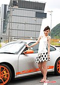 喜欢名车 还是喜欢这个美女