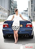 喜欢名车 还是喜欢这个美女