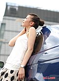 喜欢名车 还是喜欢这个美女