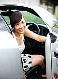 喜欢名车 还是喜欢这个美女