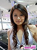 银装美女笑颜尽展