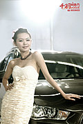 風韻十足的2009美女车模