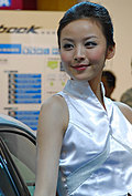 白衣的丰田车模
