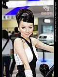 2009年济南车展俏皮可爱的丰田车模