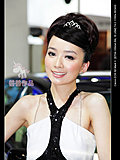 2009年济南车展俏皮可爱的丰田车模