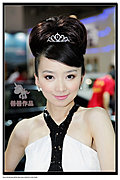 2009年济南车展俏皮可爱的丰田车模