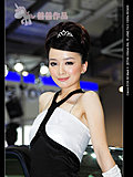 2009年济南车展俏皮可爱的丰田车模