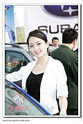 2009年济南车展斯巴鲁车模之白衣MM