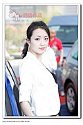 2009年济南车展斯巴鲁车模之白衣MM