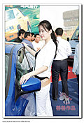 2009年济南车展斯巴鲁车模之白衣MM