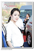 2009年济南车展斯巴鲁车模之白衣MM