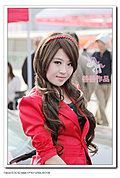 2009年济南车展斯巴鲁车模之白衣MM