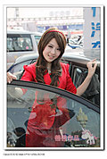 2009年济南车展斯巴鲁车模之白衣MM