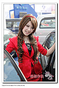 2009年济南车展斯巴鲁车模之白衣MM