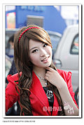 2009年济南车展斯巴鲁车模之白衣MM