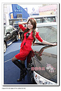2009年济南车展斯巴鲁车模之白衣MM