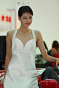 美女车模