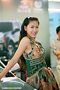 美女车模