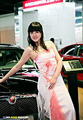 美女车模