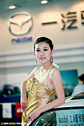 美女车模