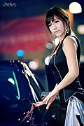 大眼睛的韩国车模