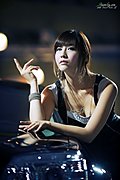 大眼睛的韩国车模