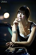 大眼睛的韩国车模