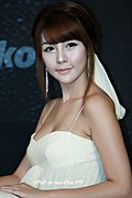 李智友车EXXLAN褐白色文胸