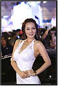 靓丽车模