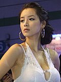 靓丽车模