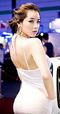靓丽车模