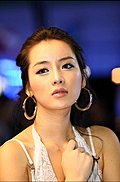 靓丽车模