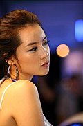 靓丽车模