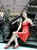 红裙美女