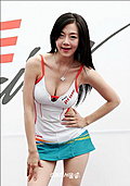 车模秀乳为哪般？