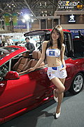 车模秀乳为哪般？