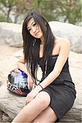 完美女赛车手亮相