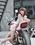 机车美女